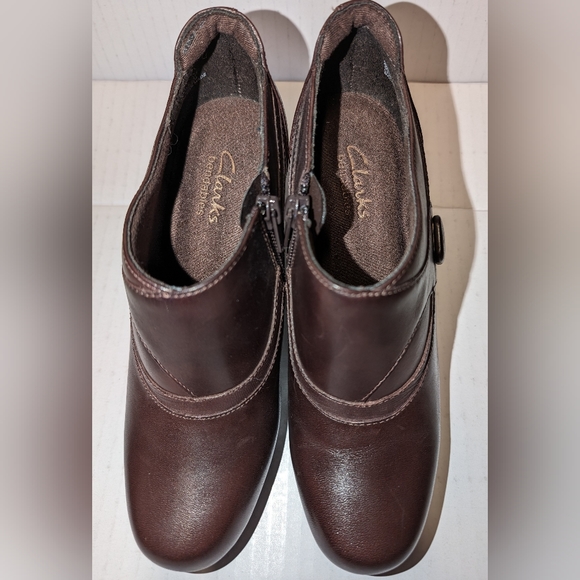 Clarks Bendables Bootie Womens 5.5M Brown Leather Side Button 3" Heel Shootie - Picture 3 of 7